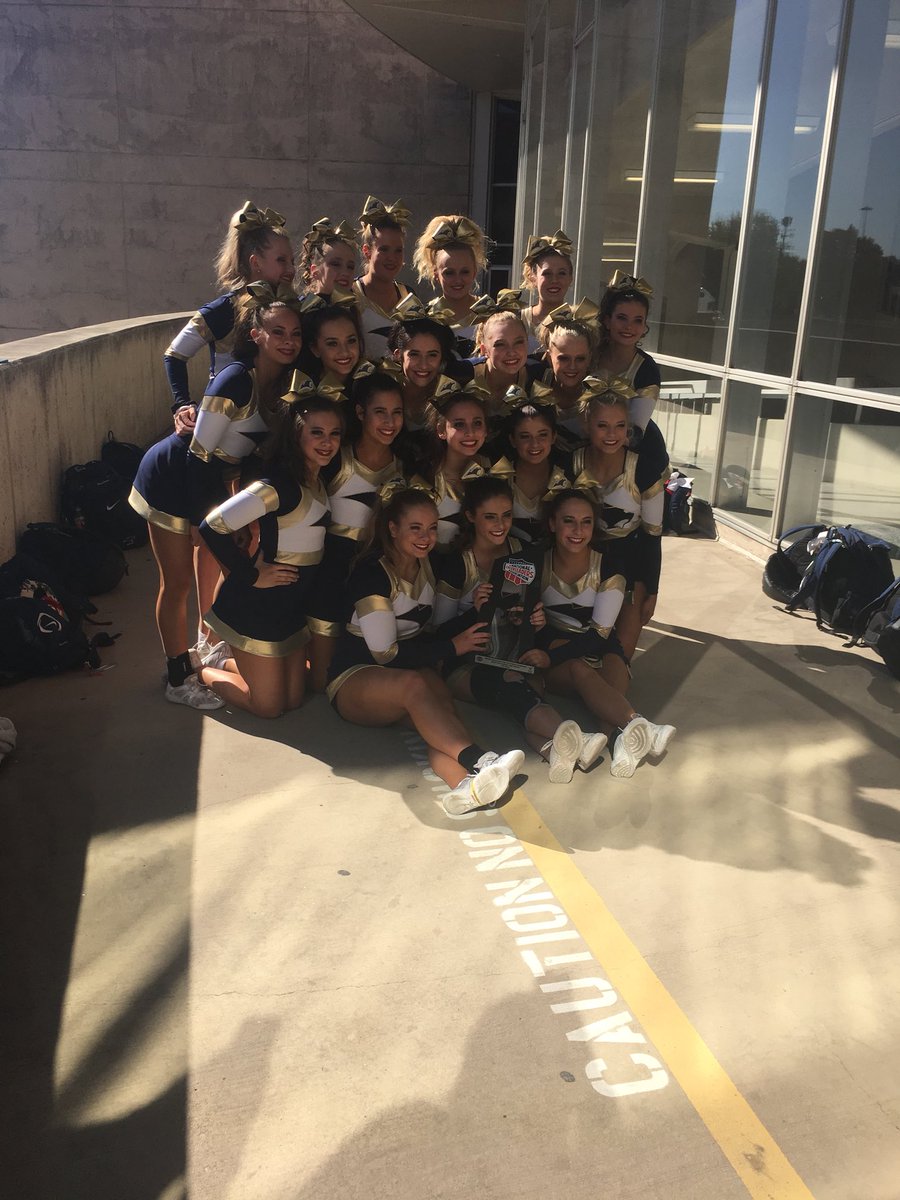 SouthmooreCheer's tweet photo. Hit a 0 today and came home with 3rd in the Nation!!! Great job girls!!! https://t.co/wvNhjdutgN