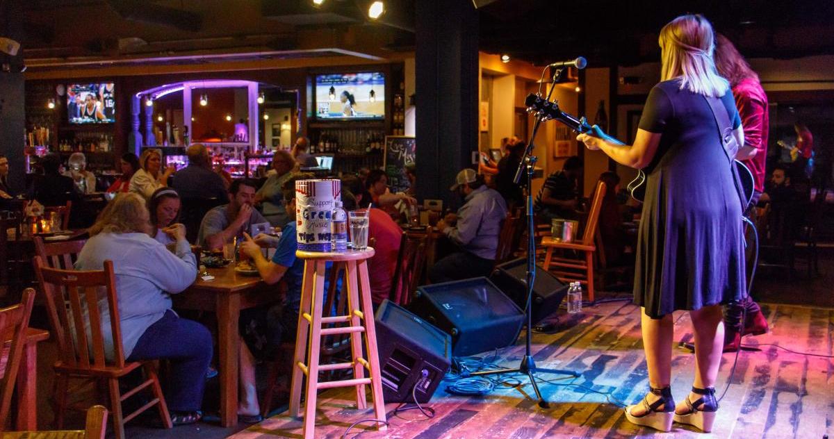 elayne1388's tweet photo. Live music and food just go together in #Chattanooga. Check out this long list of #restaurants with #livemusic. #ChattaFanatics #Entry - https://t.co/OJT1wBEAlz https://t.co/yJoYAAujYt