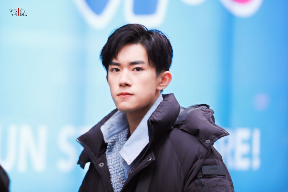 JacksonYee_YT's tweet photo. Meet by chance. Nice to meet you, JacksonYee. #GRAMMYs
📸️ cr.@WinterTime_易烊千玺个站 https://t.co/398XNx721u