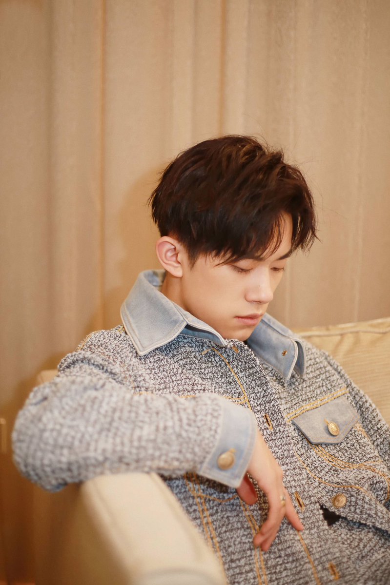 fjjxxxx's tweet photo. #JacksonYee Thank you so much for inviting Jackson! He is a very talented artist and we really appreciate this wonderful opportunity for him to learn from the top artists in the world! #GRAMMYs https://t.co/TYwI9ChDsx