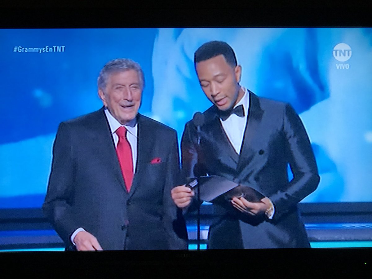 DanBernadette's tweet photo. #Grammys2018 que dupla! Un placer! @johnlegend @itstonybennett 👏👏❤️❤️ https://t.co/P6NtoQeEoC