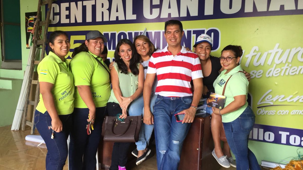 ignacioxavier's tweet photo. #TrabajoenEquipo ¡Pedro Carbo se alista para caravana! Desde la sede de @35PAIS cantonal trabajamos en la logística para recibir este miércoles a @panchocevallosv  #Guayas7VecesSi https://t.co/YV6TkskFp5