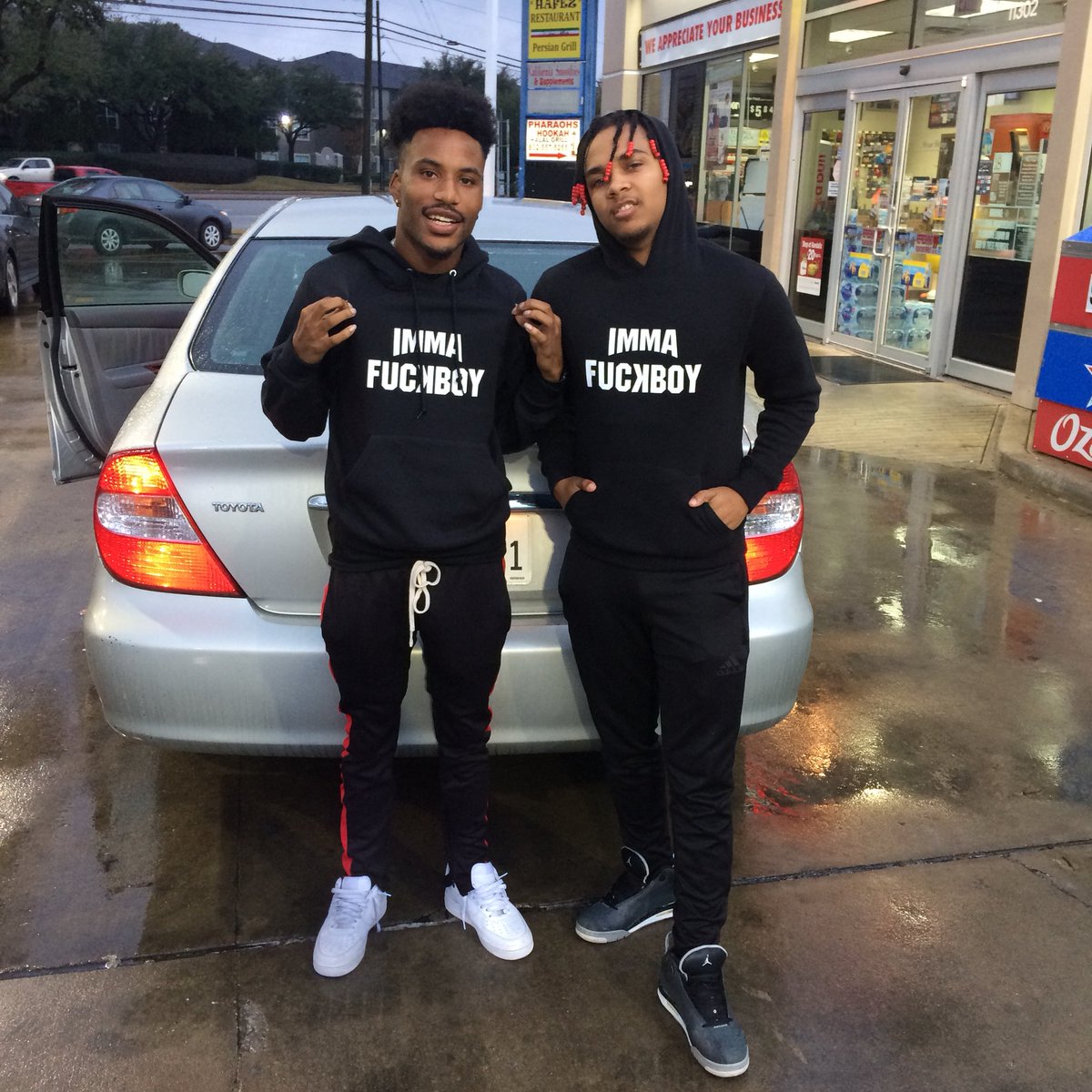 promojuju's tweet photo. Why you never text me back? https://t.co/QhBBd9PWUJ