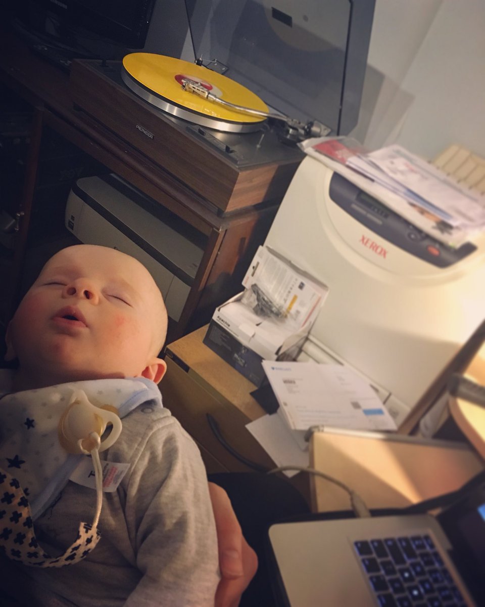 SapienRecords's tweet photo. The wonderful Oceansize working their beautiful magic! 🙌 ... thanks @ollierillands @Shapeshifterflm for sorting the vinyl 👍

@vennart #effloresce #vinyl ❤️ https://t.co/viiNeuuJIT
