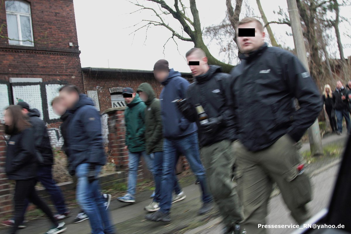 PresseserviceRN's tweet photo. #BSGFCE #LE2801
Laut Socialmedia-Gruppe "Gruppaof" wollte sich "Cottbus" am Morgen mit Chemie Fans prügeln. Tatsächlich bewegte sich scheinbar ein Teil der Gruppe nach Spielende in der Nähe des Alfred-Kunze-Sportparks, am Ritterschlösschen https://t.co/KWZpoeGoii