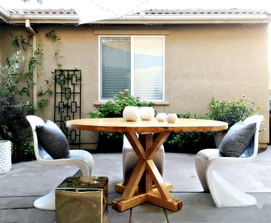 ave_home's tweet photo. The Jax Pedestal Table from our AVE Raw Collection received an exterior finish by @thedesconf. https://t.co/WM2auZtyeZ https://t.co/HjzhrpSuCC
