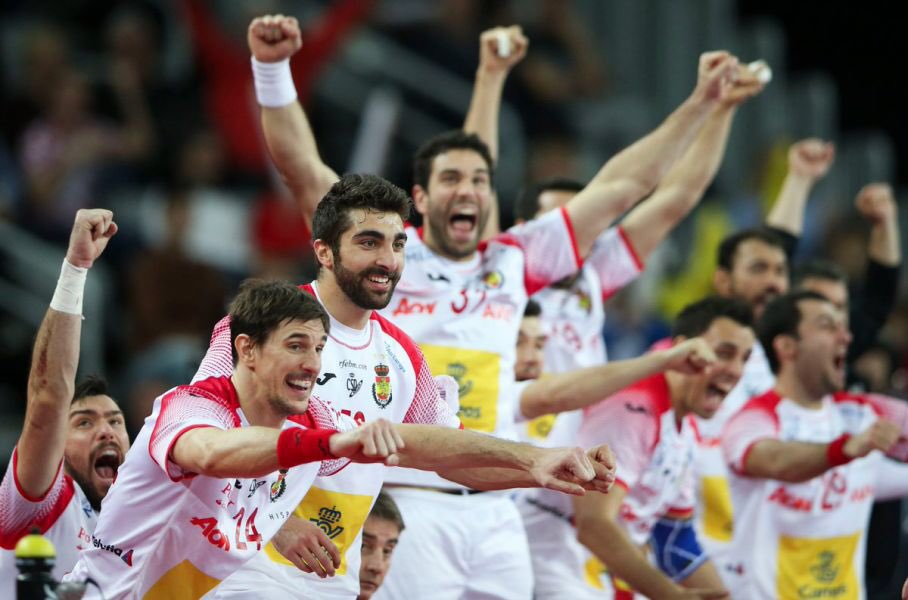 2010MisterChip's tweet photo. ESPAÑA 🇪🇸 ES POR FIN CAMPEONA DE EUROPA DE BALONMANO Y LO HACE CON LA MEJOR SEGUNDA PARTE (17-9) DE CUALQUIER SELECCIÓN EN CUALQUIER OTRA FINAL DEL TORNEO.

ENORMES #HISPANOS!!!!!! https://t.co/VR0F3rdDGp