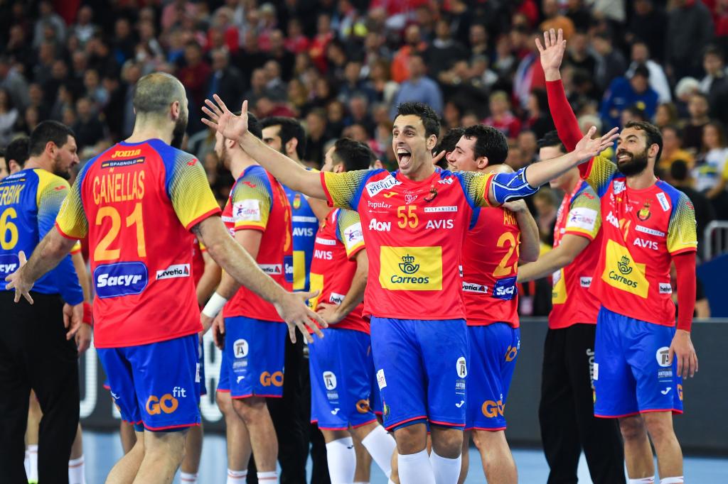 marca's tweet photo. Campeones de Europa de BA-LON-MA-NO https://t.co/4tLVInERnj 🏆 #Hispanos https://t.co/4lNtlVJVXB
