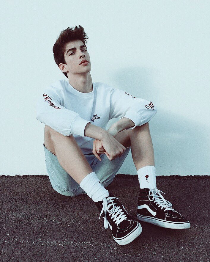 TmthRdn_Boo's tweet image. 〄 𝖳𝗂𝗆𝗈𝗍𝗁𝗒 𝖱𝗈𝗈𝖽𝖾𝗇.

〄 𝟣𝟩 𝖺ñ𝗈𝗌.

〄 ½ 𝗂𝗇𝗀𝗅𝖾́𝗌.  ½ 𝖺𝗆𝖾𝗋𝗂𝖼𝖺𝗇𝗈.

〄 𝖦𝗋𝗒𝖿𝖿𝗂𝗇𝖽𝗈𝗋.

#Bumbadaboo