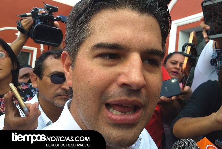 #Campeche El de los oficinistas un trabajo digno: <a href="/claudiocetinag/">Claudio Cetina Gómez</a>. | Ver más ow.ly/9sZR30i2Xed