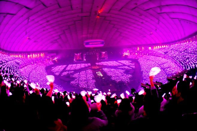 The first girl group to hold a concert at the Olympic Gymnastics Arena and the only non-japanese girl group to fully sell out Tokyo Dome.  #TwitterBestFandom  #TeamSNSD