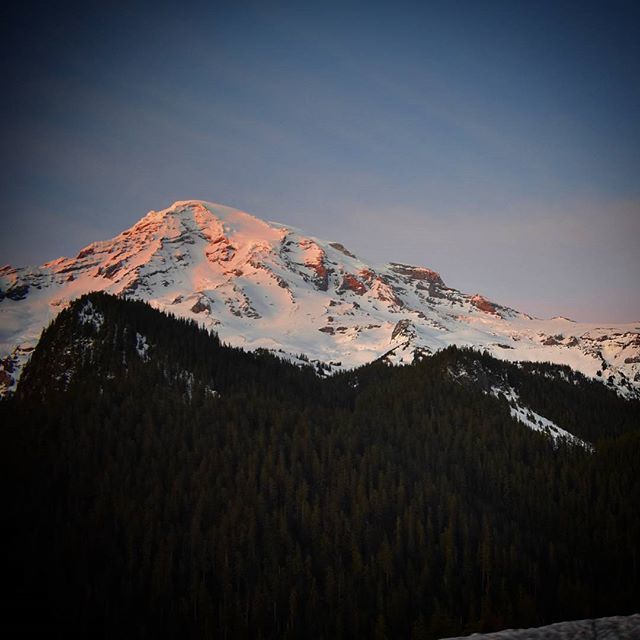 Alderslodge's tweet photo. The sun sets are too early in the winter. Longer exposure was used here to gather and compound what little light remained on the mountain as the sun headed toward the Pacific Ocean.
#MountRainier #MRNP #NationalPark #FindYourPark #Washington #PNW #PNWon… https://t.co/e8sXp9cpKx https://t.co/XgnWIeng0u