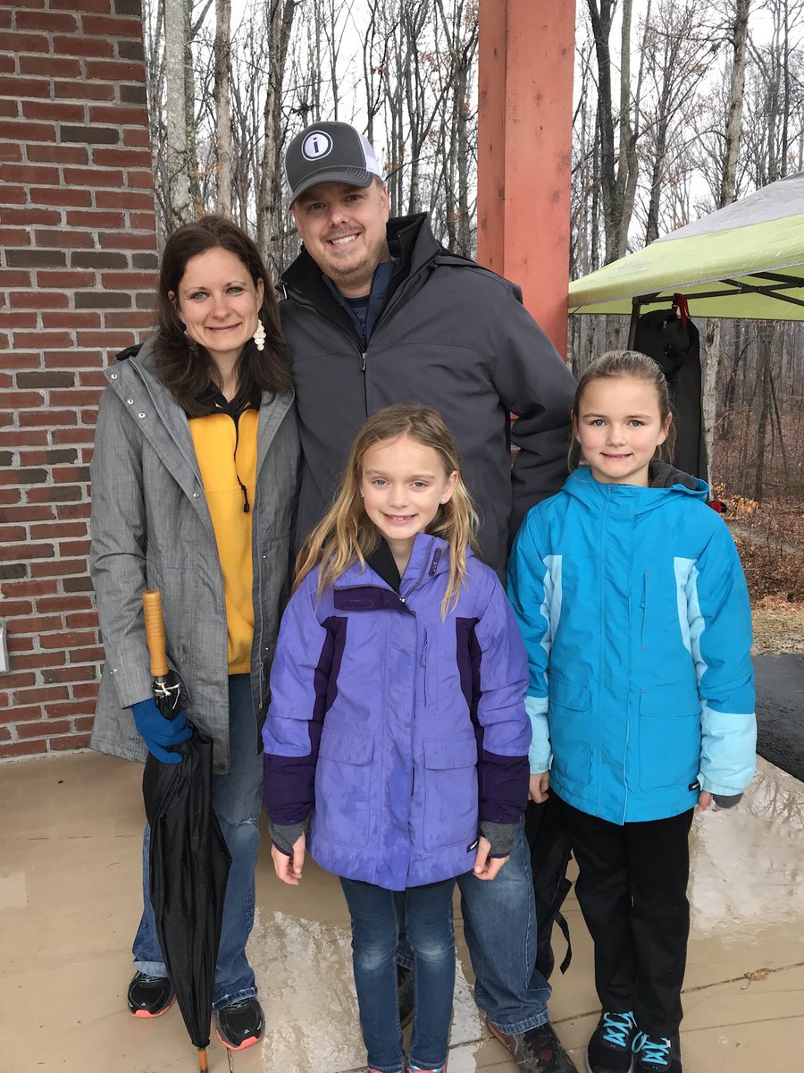 AndyCook10's tweet image. We are praying for you guys! Walking to support our community friends. #cmaccrossan