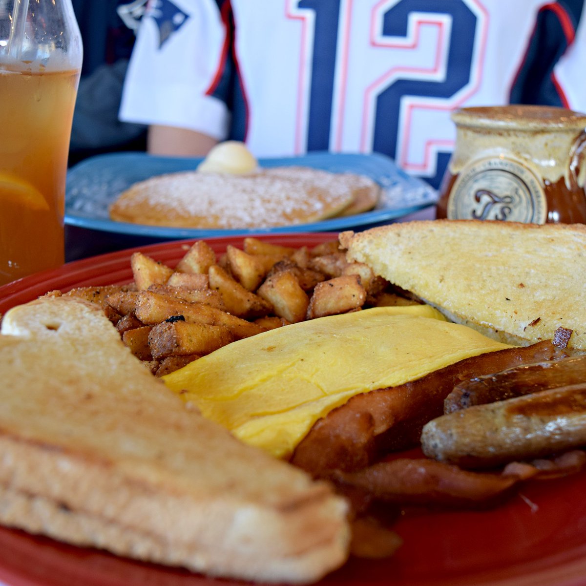 A #4 for #TB12... 7 days and counting until #SBLII Today is also the last day to vote for us in the Projo Readers' Choice Awards! Please vote: promotions.providencejournal.com/2018-Providenc…