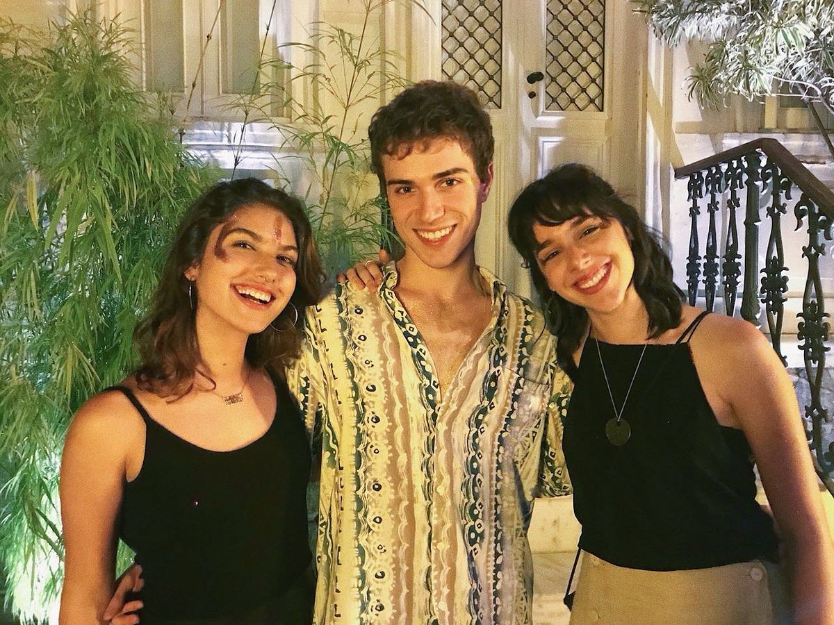 ManoelaInfos's tweet photo. 📲 | Manoela e parte do elenco no aniversário do produtor da novela 🎉❤✨ https://t.co/88AAbKuWFY