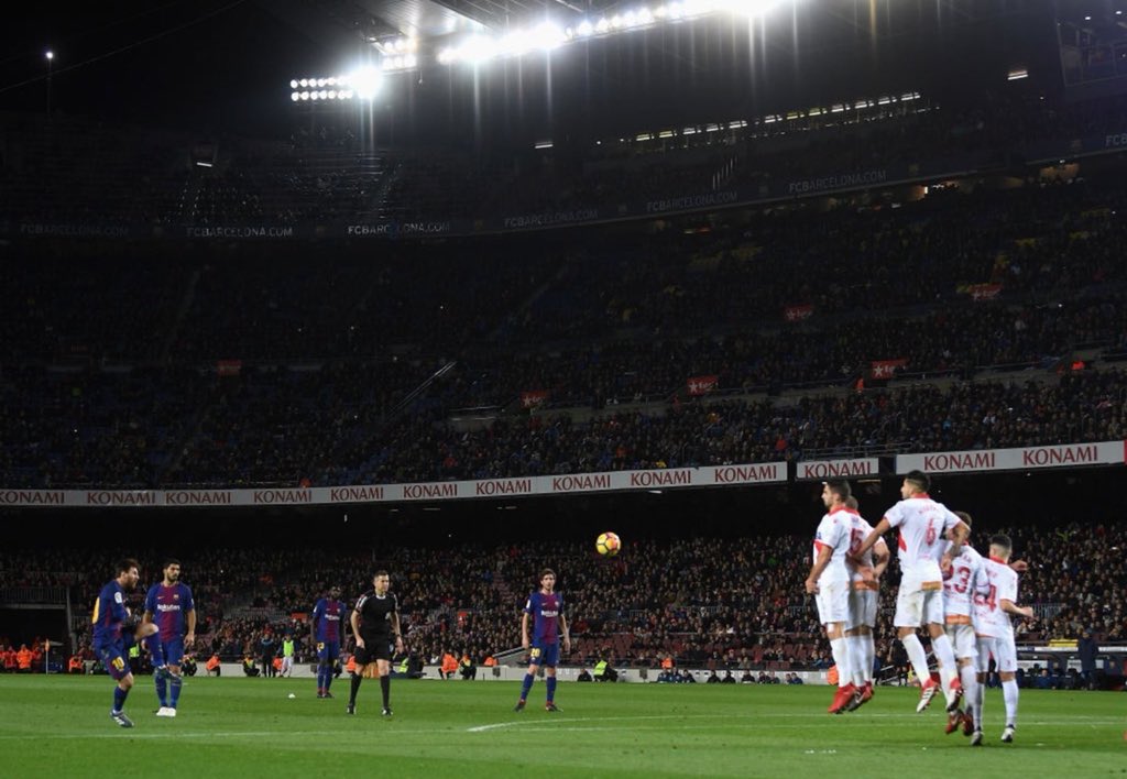CescCawe's tweet photo. This guy just keeps turning real life Football into FIFA #Messi https://t.co/SCpHTJDCAP