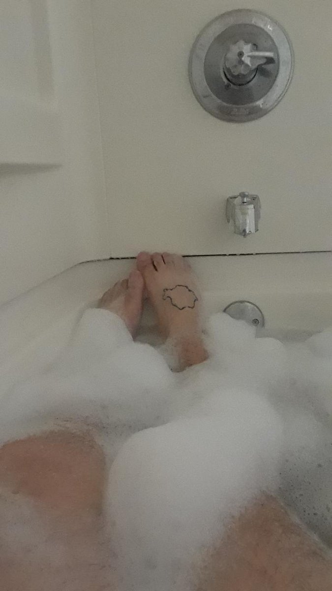 MDre28's tweet photo. Come wash my #feet #feetworship #feetfetish #footfetish #Worship #cashmaster #cashslave #cashfags #cashslaves #adultwork #snapnudes #kiksession #paypigs #payslaves #paypigswanted #WalletRinse #walletrape #walldrain #finsubs #cashrape #cashmeets #FinancialDomination #master https://t.co/pJpzPhQGs7