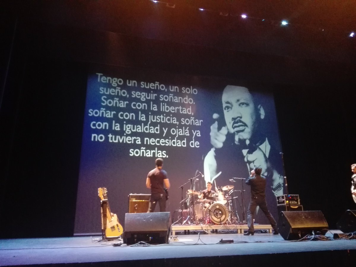 MapiMunozMunoz's tweet photo. Qué diver hoy con mis niños vibrando y dándolo todo en @ROCKENFAMILIA con @U2BandTribute @La_Rambleta. Creo que ha llovido en #Valencia de tanto que he cantado... #SmallBigThings #FamilyFun #HappinessHere #OneLife #BeautifulDay #LivingToday https://t.co/RfxeWHEyla
