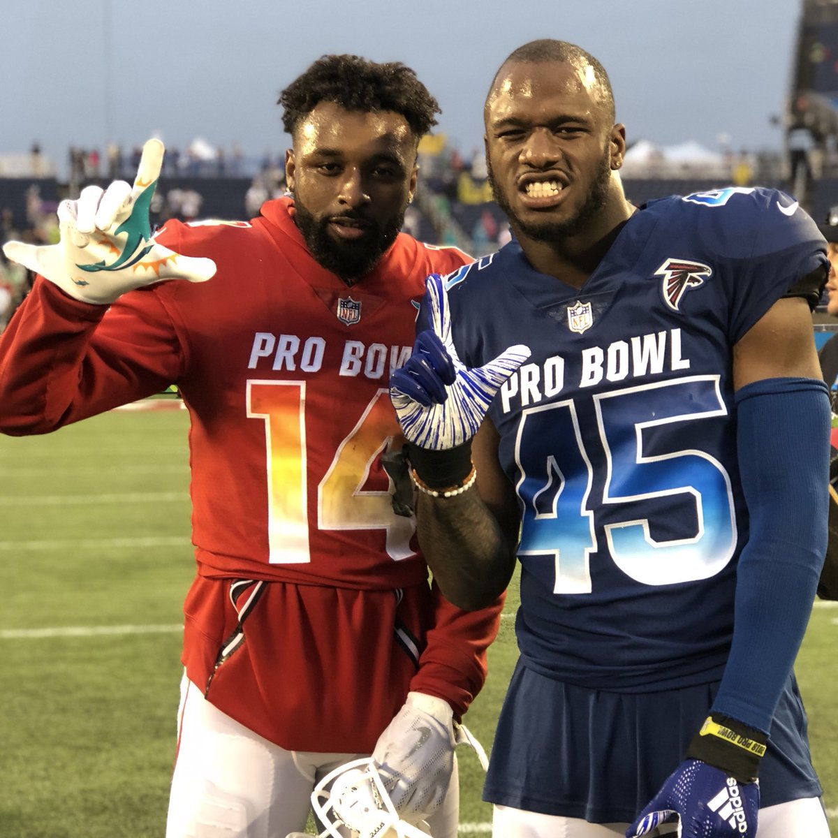 AtlantaFalcons's tweet photo. When you meet in school and reunite at the Pro Bowl. https://t.co/EMwQ5sTzDX