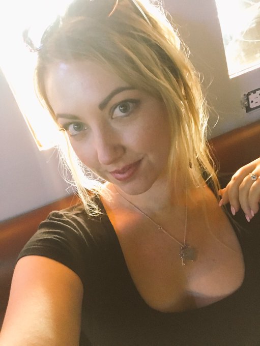 Squeezing in any work I can, videos being sent out ASAP 😘 #peachez https://t.co/tuL4SP6flP<a href="/tag/peachez"class="tags"><span>#peachez</span></a>