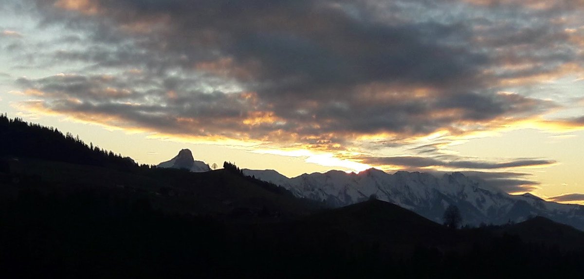 scheraar's tweet photo. es gibt immer einen Grund von #Sigriswil nach Bern die Abkürzung über #Meiersmaad #Reust #Eriz zu nehmen. #Swissalps #Berneroberland #Stockhorn https://t.co/VIwCbbzCYy