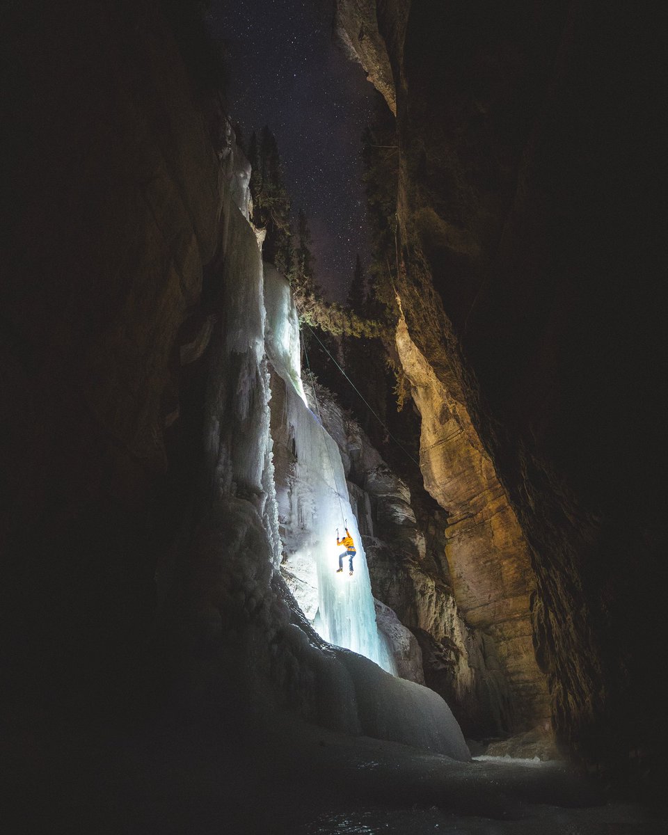 alexstrohl's tweet photo. In search of winter in Alberta https://t.co/MFRelGFzp1
