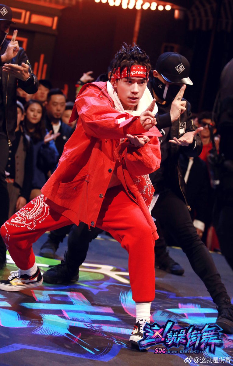 339821445's tweet photo. #JacksonYee #Grammys2018  好好享受今天的盛典吧👏👏👏👏 https://t.co/HYdtvyJzvI