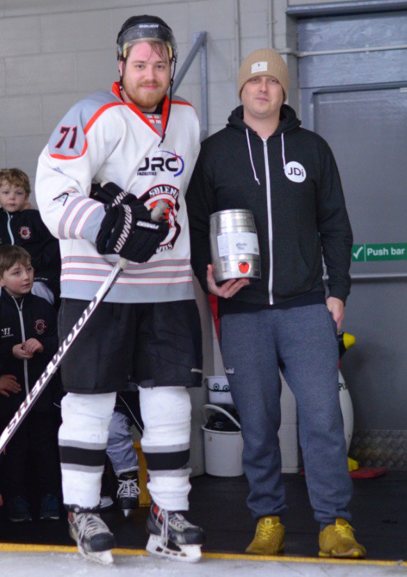 SolentDevil's tweet image. Thank you again to Mat from @FallenAcornBrew for sponsoring tonights Man of the Match with Devils #71 @Benlock71 and @bristolpitbulls #41 Ross Miller
#TogetherStronger #OneTeamOneSound