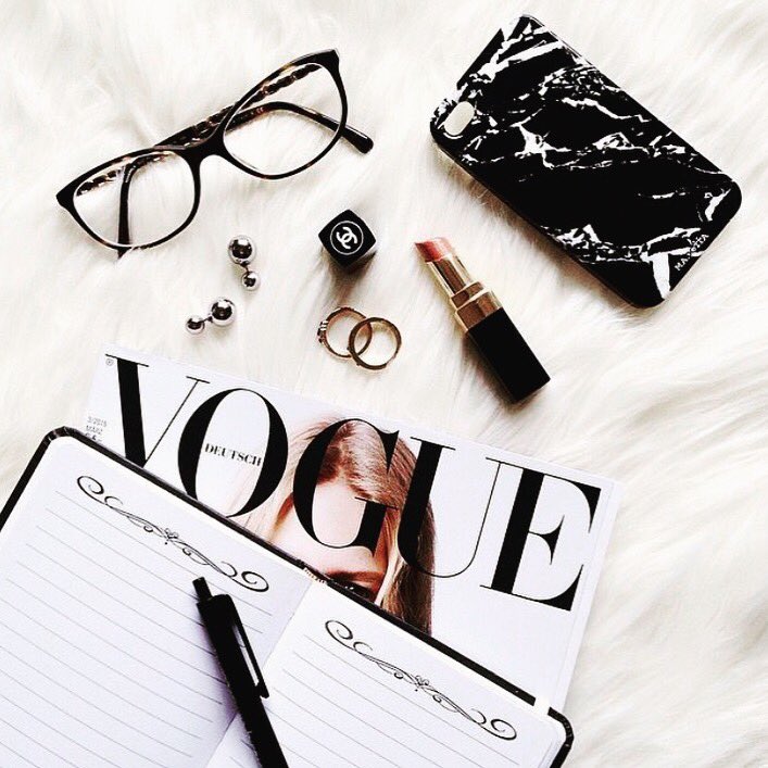 Vfashionbeauty's tweet photo. 🎀#blogblogger #beautyblogger #blogger #fashionpost #flowers #streetstyle #dailyfashion #fashioninspiration #bag #pink #velvet #fblogger #outfitpost #stylegram #dutchblogger #makeup #beauty #instamakeup #cosmetic #fashion #lipstick #gloss #mascara #eyeliner #lip #eyebrows https://t.co/DUvtAbIlNT