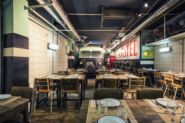 diarioviajero's tweet photo. Nº5 Burger Garage, una hamburguesería con aires de taller mecánico de los 70 https://t.co/KhQZAmngJR https://t.co/gAuaCsPUFT