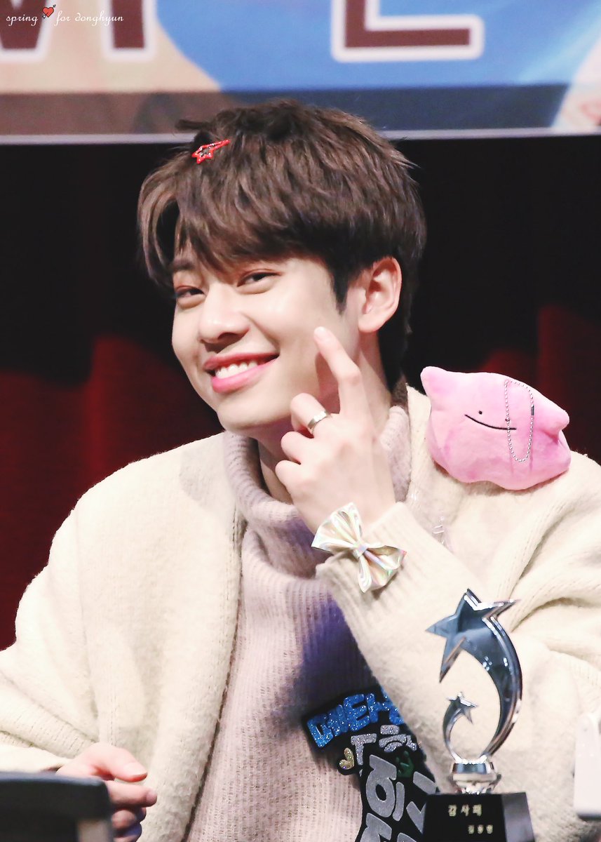 BOM_DONGHYUN's tweet photo. 180127 신나라 노량진 팬싸인회
#MXM #김동현 #동현

혀니 볼 콕~! 콕!
네가 너라서 참 좋아 🤗💘 https://t.co/E1zx6WY32z