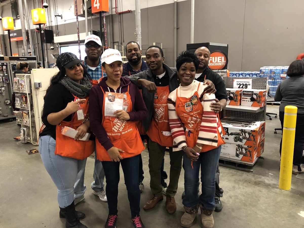 Joanna and Stervens with 100% cashier friendliness scores!!! Great job guys!!!#CASHIERAPPRECIATIONSUNDAY <a href="/hdbosslady/">shondelle bo$lady</a>