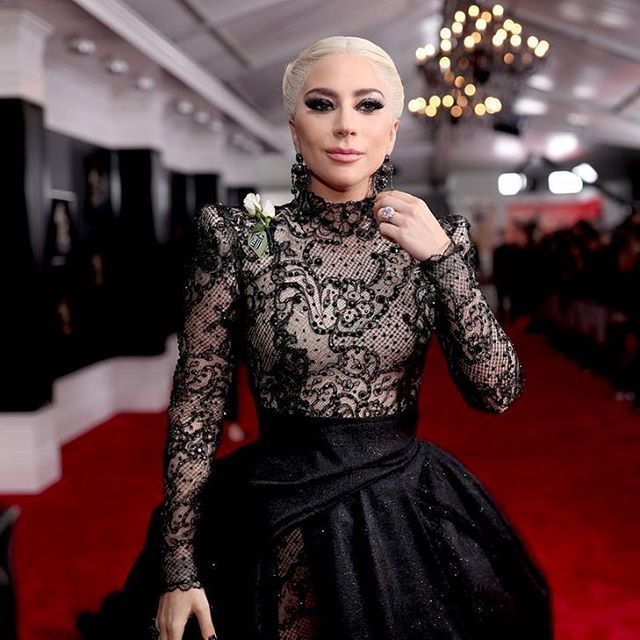 FAVORITE 60th #Grammys Moments - @LadyGaga wearing the heck out of Armani Privé @giorgioarmani on the red carpet
—
#PINKBEAUX #PINKBEAUXApproved  #GoodNightDarlingCo #BeautyBar #BeautyGram #BeautyProducts #BeautyTips #BeautyBox #CelebritySkinCare #Chic #Cosmetics #BeautyBran…