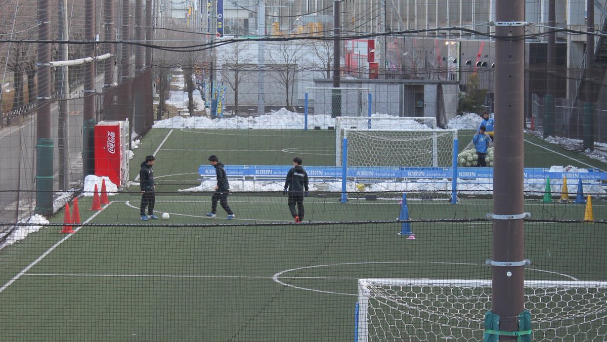 academyinfo2's tweet image. 1時間後の「スクール指導実践」に向けて、ピッチ上での最終トレーニングシュミレーション中です☆彡