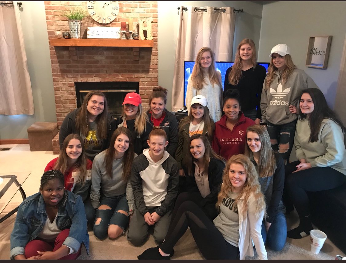 s_ethy18's tweet image. Come support these sunshines this week as we play lapel @ home @6 for first round of sectionals🏀❤️☀️ #SectionalWeek #firstround