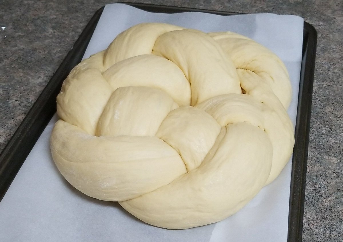lizmcauley's tweet image. It is almost a shame to bake something that looks this good.
#breadnerd #damnproudofmyself