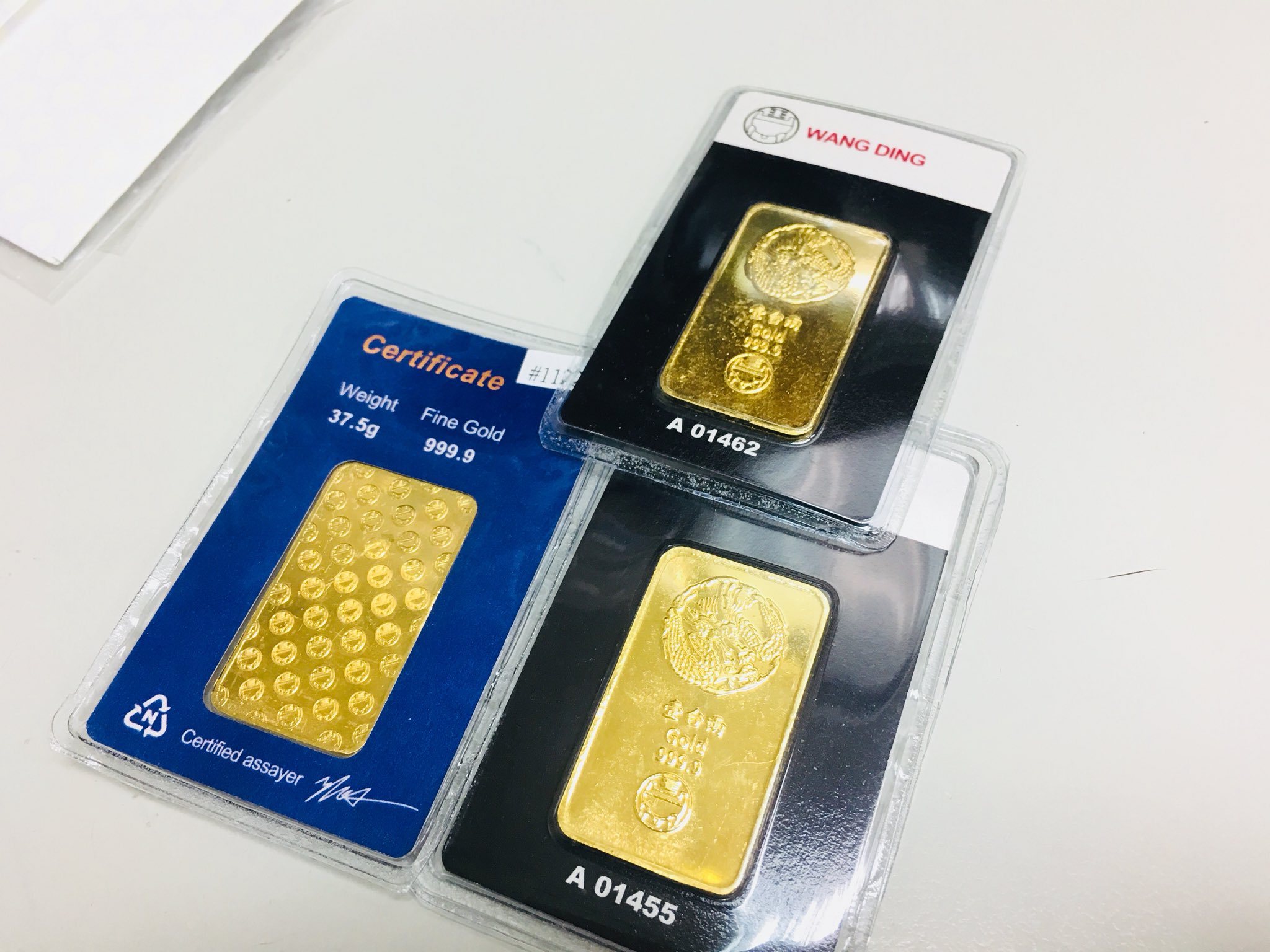 阿雞 コストコで金のインゴットが売っているというので見に行ってみたら思いの外安かったので購入 カード払いokしかも1 キャッシュバックしかも返品okという完全ノーリスク 1週間以内に相場下落したら返品しに行くつもり T Co Donxnu3hge