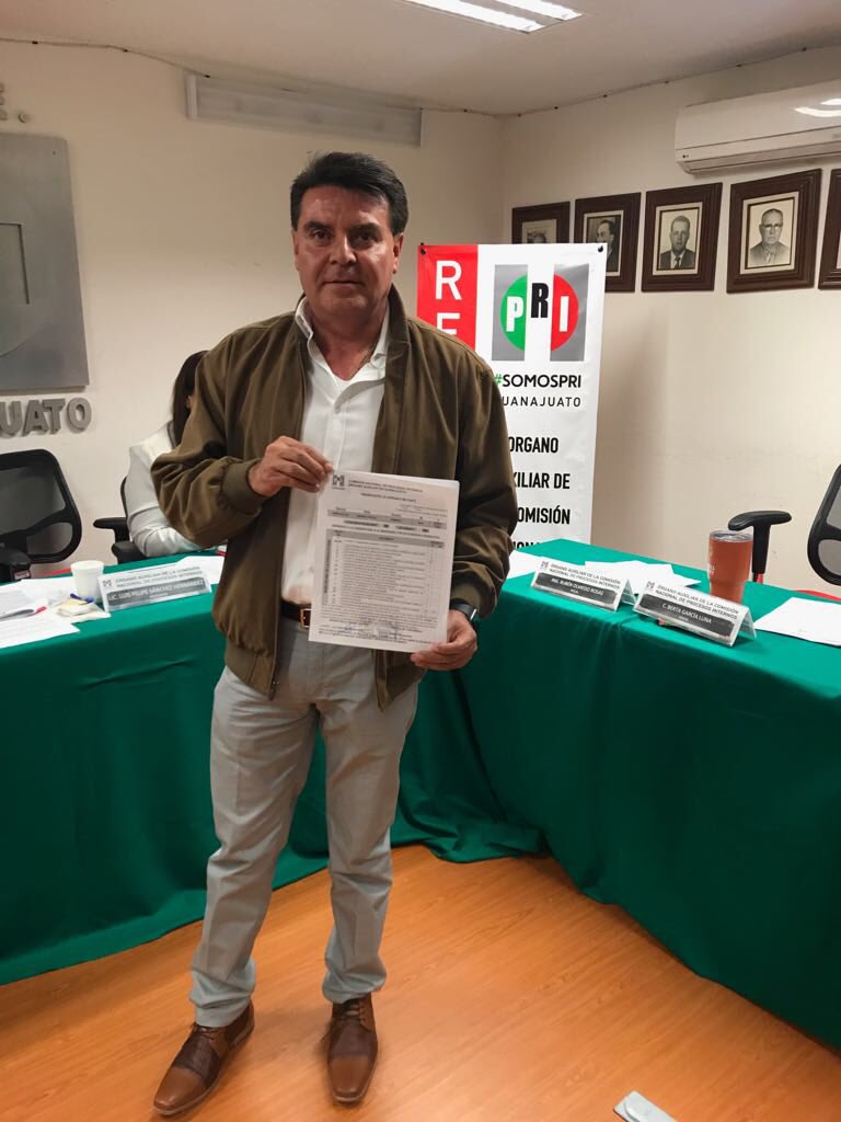 RamirezNietoR's tweet photo. Esta tarde me registré como precandidato al Senado de la República, agradezco el apoyo que me han demostrado y reitero mi compromiso por #Guanajuato https://t.co/Hs8YbjoPJj