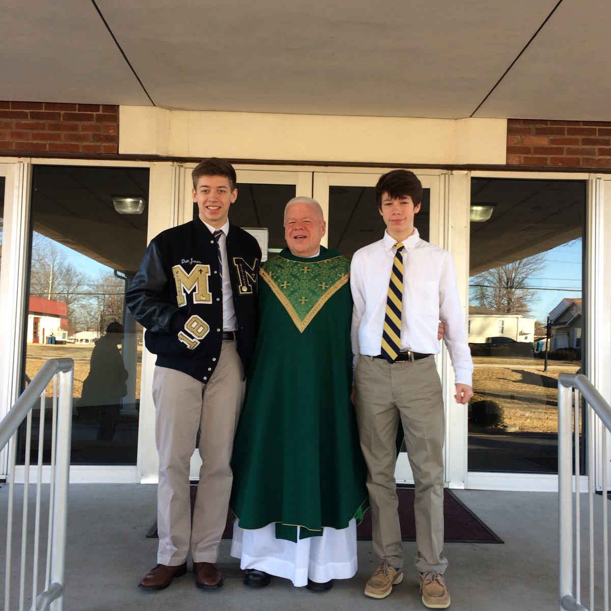 HouseStJude's tweet photo. #picswithmypastor @McGivneyGriffin https://t.co/e8mT9SKHju