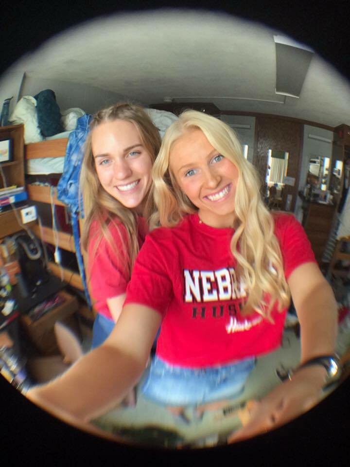emmaroth_'s tweet photo. Happy birthday to the sweetest of girls. Love u to the moon and back 💛🏃🏼♀️😩 NEED a route 44 cherry limeade by the pool soon 🌙🌙🌙🌙🌙 #doublebraid #season #never #ends https://t.co/ANcBJGlMxr