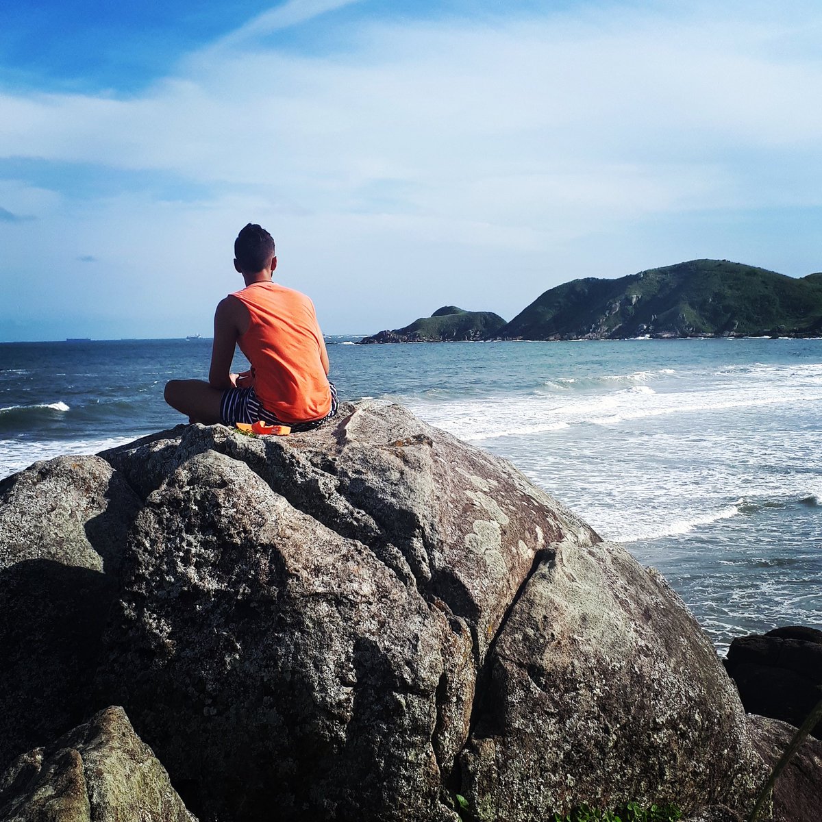 Marlonpegjp's tweet photo. nem um homem é uma ilha 
mas pode desejar ser https://t.co/qKVx3UgRTl
