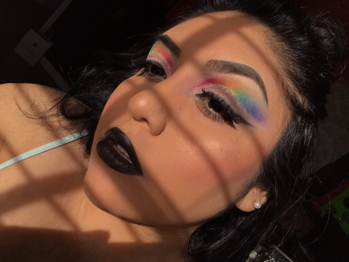 Ohthatadiii's tweet photo. @daisymarquez_ @bhcosmetics It’s a long shot but I love creating rainbow looks and it’d be pretty great to keep expanding my colorful palettes collection♥️ much love! Xoxo https://t.co/K5hqKSEpOn