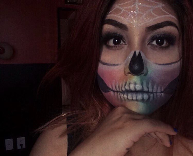 Ohthatadiii's tweet photo. @daisymarquez_ @bhcosmetics It’s a long shot but I love creating rainbow looks and it’d be pretty great to keep expanding my colorful palettes collection♥️ much love! Xoxo https://t.co/K5hqKSEpOn