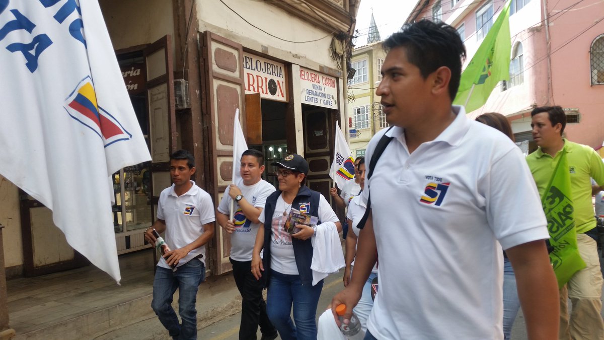 WalterLpezCabr's tweet photo. Desde #Zaruma apoyamos la consulta votando #TodoSÍ no mas minera dentro del casco urbano de Zaruma, #ConMisHijosNoMetas gracias por acompañar @RosaLuzLM este gran #EcuadorNuevoRumbo @GoberElOro @Lenin @marialevicuna @ricardozampais https://t.co/WLithPJo9U