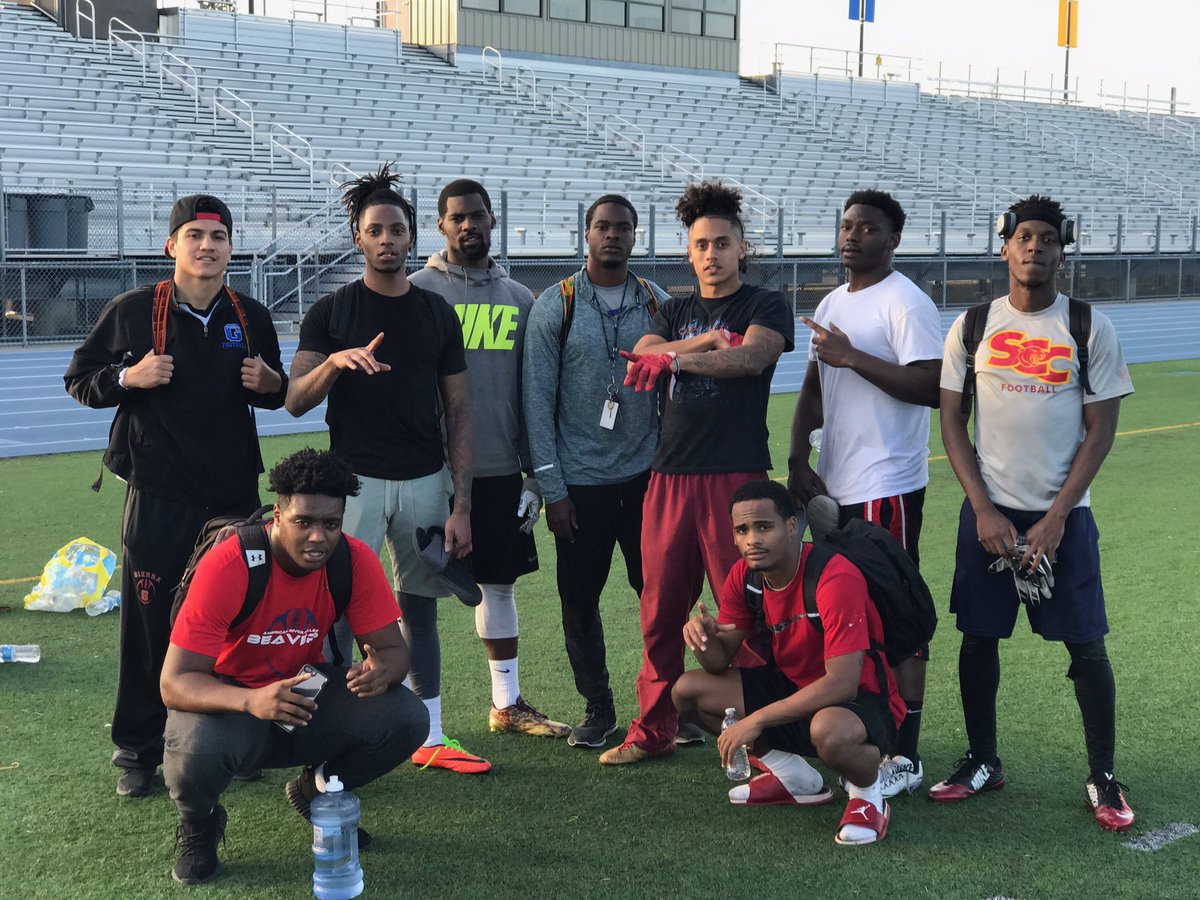 DTolentino22's tweet photo. Great Day Of Work βΌοΈ Even when You Think your Late Still Show Up You Never Know .. #OTFactory #ETTraining #JuCoProducts #SlowFeetDontEat ππ½πͺπ½ @Coach_etorres @TrainDeliberate @Malie_Mal3 @Gmag1c3 @Rob_cage24 @Cas2strong_20 @IzzSZN & Willie π€ https://t.co/HhuRmCJXOU