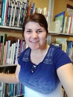 smsulibrary's tweet photo. Meet library student worker of the week: Nicole Emde of Correll, MN! Her career goal is to be an elementary teacher or a teacher assisting students with reading difficulties. If she could be invisible, Nicole would go to Germany or Belgium to see the life her relatives lived! https://t.co/zzE1oGCMks