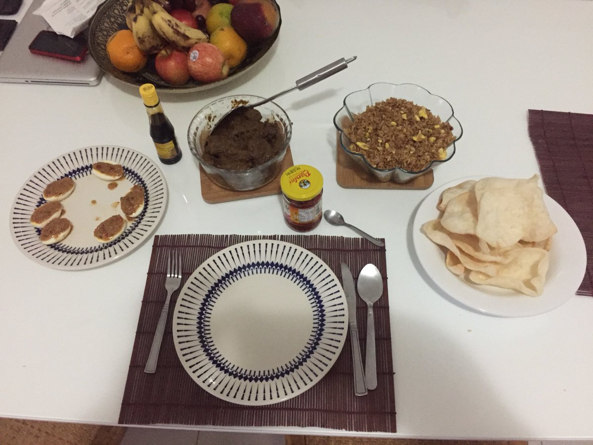 holandes26's tweet image. Jaja! Hij is er weer! De indo in Rio! #rendang #sambalgorengtelor #nassigoreng #kroepoek