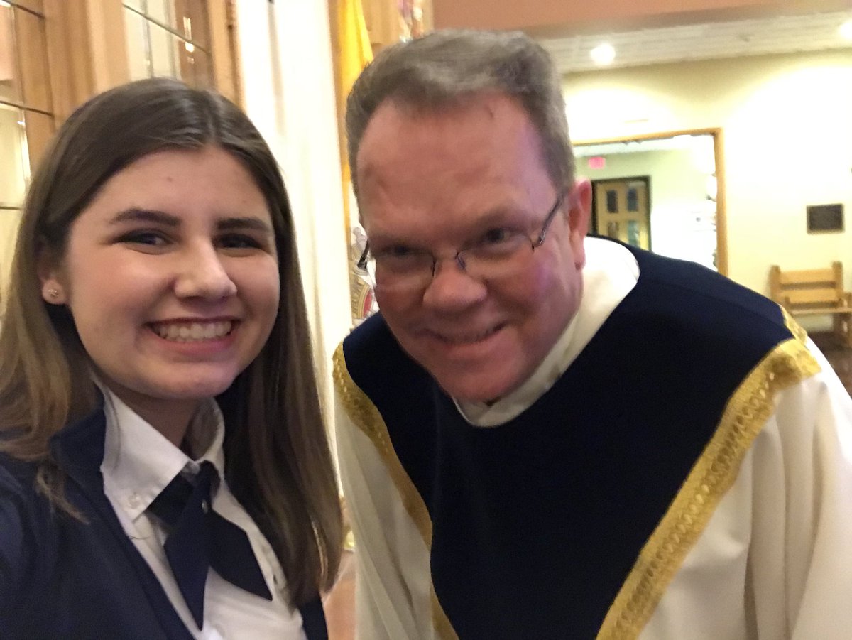 StPatrickHouse's tweet photo. Even our mentor Miss Caperton got in on the fun! #picswithmypastor @StPatrickHouse @FaithofaGriffin https://t.co/pFOrCoFvEx