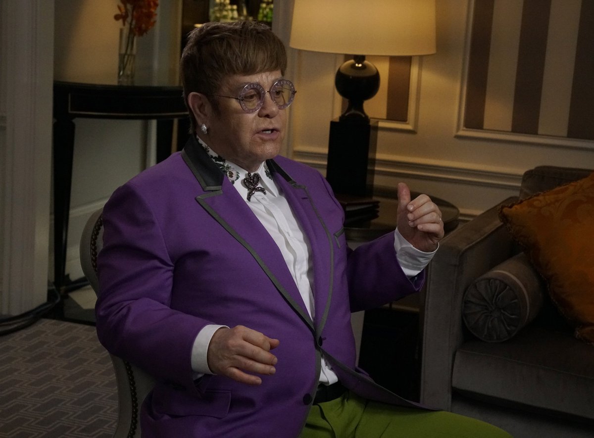 .<a href="/eltonofficial/">Elton John</a> AND <a href="/MileyCyrus/">Miley Cyrus</a> SINGING "TINY DANCER" WAS AMAZING! #GRAMMYs 
abcn.ws/2GpbPKJ