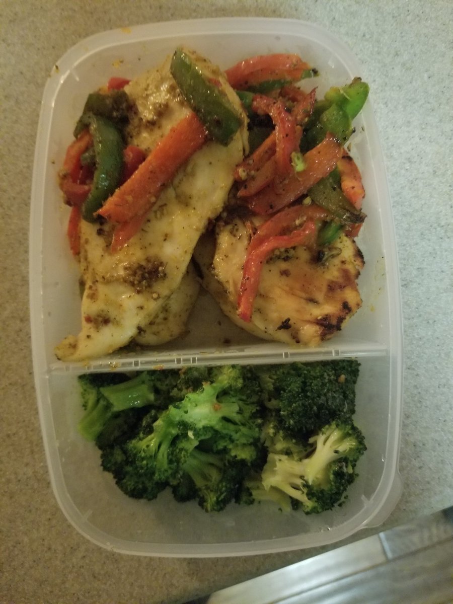 Mike_Harrison3's tweet photo. Meal prepping for the week
#Sundayrhythm https://t.co/h04AcA0ljZ